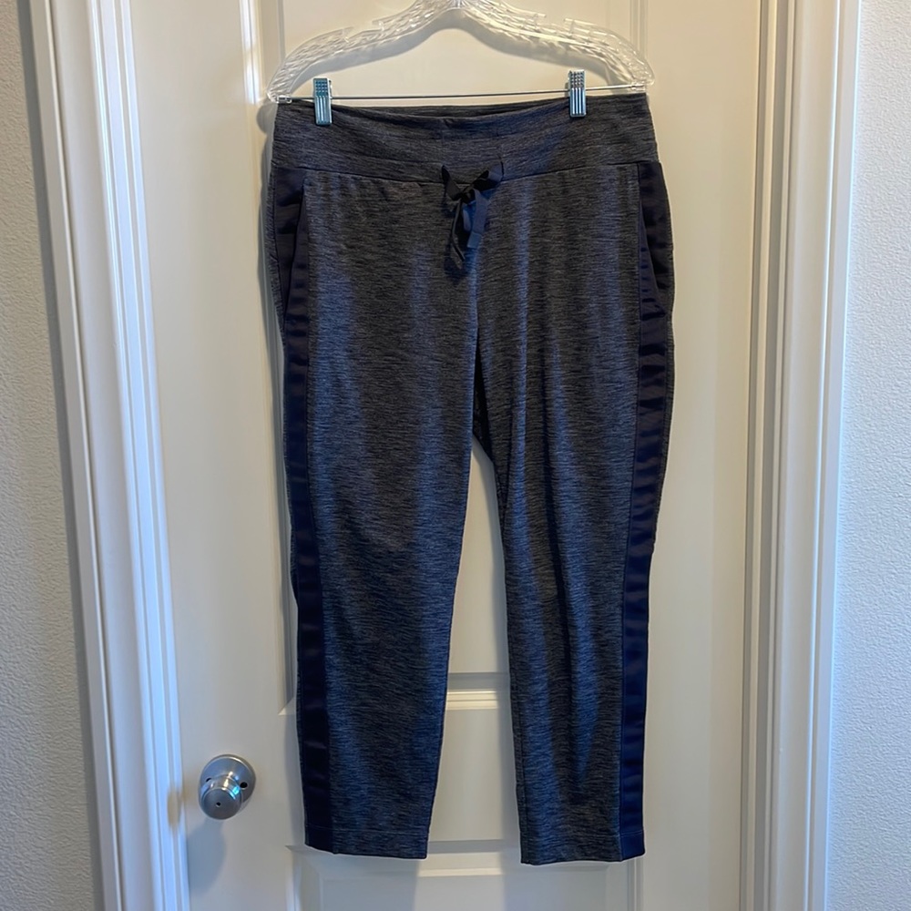 Athleta heather grey crop pants size M